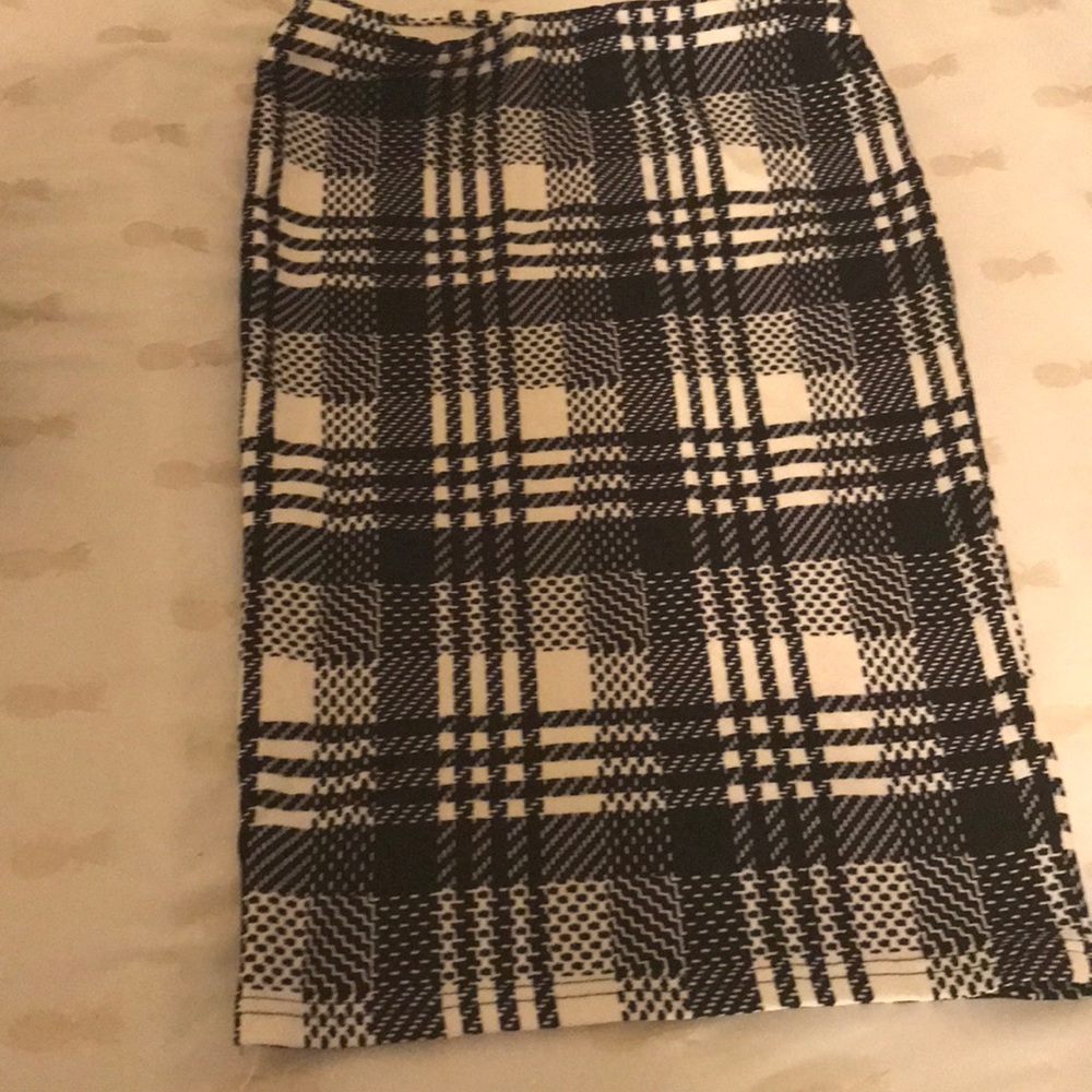 Skinny fit plaid skirt